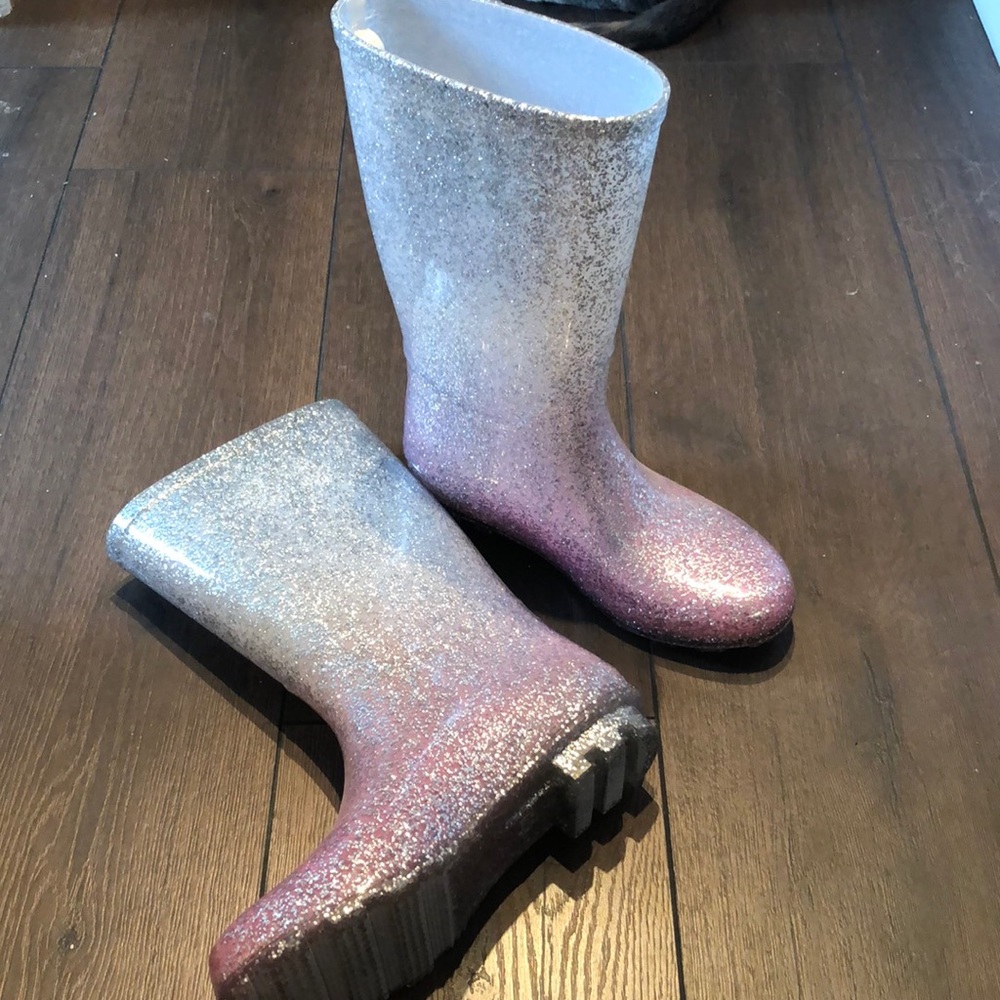 LIKE NEW glittery ombre girls Rain Boots 🥾